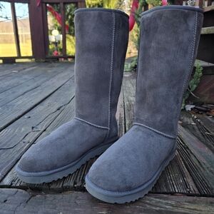 UGG Australia, Womens Classic, Tall, Gray Suede, Sheepskin, Winter Boots Size 11